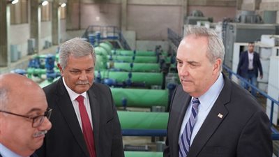 القائم بأعمال السفير الأمريكي بالقاهرة يزور محطة معالجة مياه روض الفرج