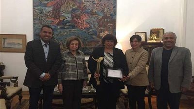 مهرجان أسوان لأفلام المرأة يكرم إيناس عبد الدايم