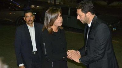 نبيلة مكرم وعدد من قيادات الداخلية في عزاء والد «متحدث التربية والتعليم»