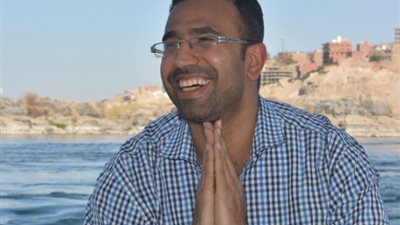 بعد مطالبته بالتحرش الجنسي علنيًا.. دكتور أزهري: ”أنا آسف“