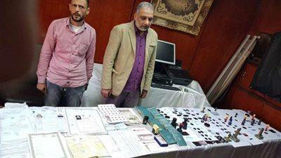 القبض على عاطلين بتهمة تزوير محررات رسمية بالجيزة