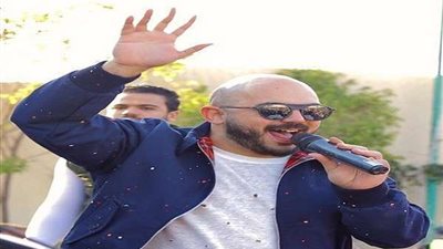 بالصور.. محمود العسيلي ينفذ وعده بتحقيق حلم إحدى معجباته