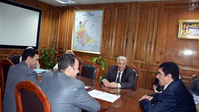 محافظ القليوبية يناقش تعديل قيود الارتفاع لـ 40 مدرسة بمدن المحافظة