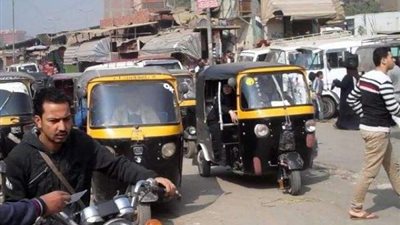 ”التوك توك” في شوارع المحروسة ”قنبلة موقوتة”.. (فيديو)