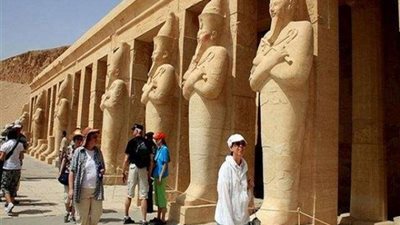 هل تعرقل أزمة الكوادر نجاح السياحة المصرية؟