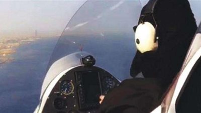 السعودية تُعطي 5 سيدات الرخصة للتحلق في الجو