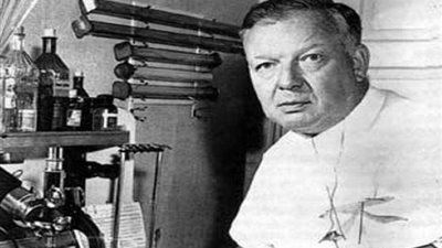 أجرى عملية قلب مفتوح لنفسه.. حكاية أشجع طبيب فى العالم