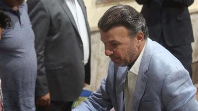 نجوم الفن يتوافدون على عزاء المخرج أحمد وجيه