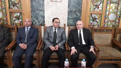 بالصور.. رئيس الوزراء يقدم واجب العزاء فى وفاة والدة الدكتور عادل عدوي
