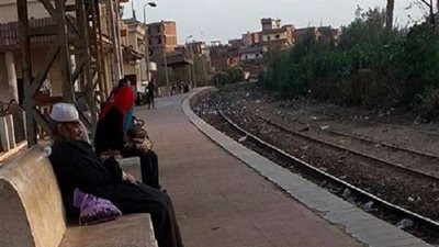 حريق بالقطار القادم من السنطة في الغربية وتعطل الحركة ساعتين