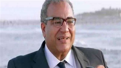 بيومي فؤاد يستعد لبدء «نادي الرجال السري»