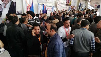 بالصور.. تكدس الصحفيين بشارع عبد الخالق ثروت للانتخابات