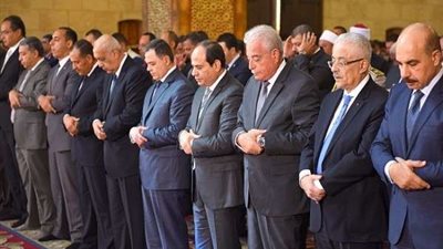 السيسي يؤدى صلاة الجمعة من مسجد الجامع بأسوان