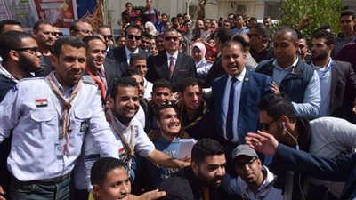 وزير التعليم العالي يفتتح معرض الأنشطة الطلابية بجامعة بني سويف