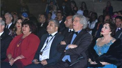 الأزمة المالية تتسبب في عدم وجود سجادة حمراء بافتتاح 