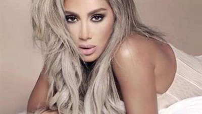 مايا دياب في أحدث جلسة تصوير لها بفستان شبه عاري