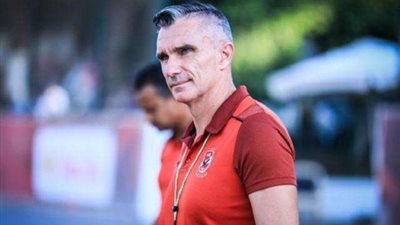 «كارتيرون» يضع برنامج تأهيلي للأهلي استعدادًا للإنتاج