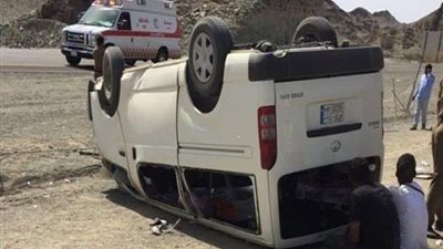 إصابة 7 أشخاص بحادث انقلاب ميكروباص على الصحراوي ببني سويف