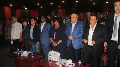 بالصور.. حفل تخرج دفعة من الفنانين