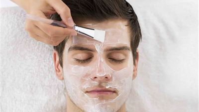 للرجال.. خلطات منزلية لتبيض البشرة