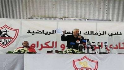 رئيس الزمالك يصرف شهر مكافأة للموظفين والعمال بالنادي