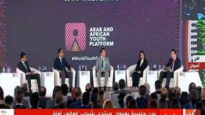 شاهد.. 6 صور ترصد الحوار المشترك بين الشباب بملتقى أسوان