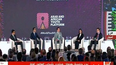 السيسي يداعب رامي رضوان بجلسات ملتقى الشباب العربي الأفريقي