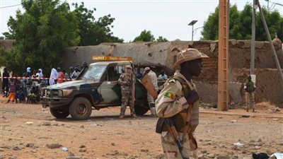 مسلحون يهاجمون قاعدة عسكرية في مالي ويقتلون 16 جنديا