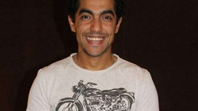 محمد عادل ينتهى من تصوير عدد مشاهد في «يوم مصرى»
