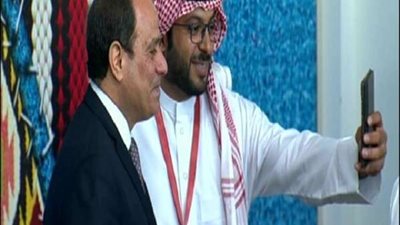 بالصور.. وفود ملتقى الشباب العربي الأفريقي يلتقطون 