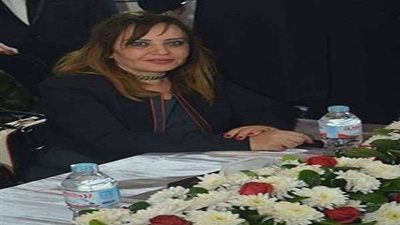 أمين المرأة بـ 