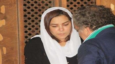 نجوم الفن يقدمون العزاء فى والدة الفنانة ألفت عمر