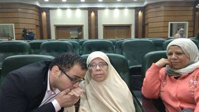 الأم المثالية الأولى بالقاهرة: كرست حياتي لأبنائي رغم الصعوبات