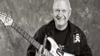 رحيل عازف الجيتار الأمريكي 