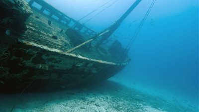 حطام سفينة 