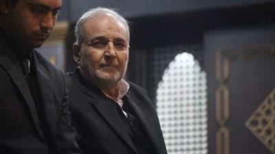 بالصور.. نجل جلال عيسى يتلقى واجب العزاء في والده