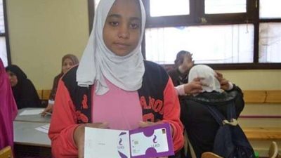 التعليم: بدء تسليم شريحة التابلت لطلاب المدارس