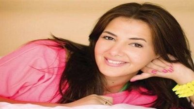 دنيا سمير غانم توجه رسالة لابنة حسين فهمى