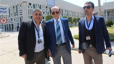 شاهد.. رئيس مهرجان الأقصر للسينما يستقبل محمد صبحي فى مطار