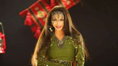 شاهد.. بوسترات كليب دوللي شاهين الجديد