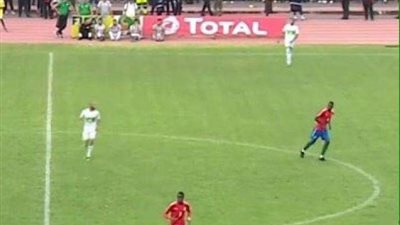 بدلاء الجزائر يجلسون على الأرض لعدم وجود دكة