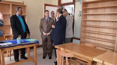 محافظ بني سويف يتفقد كنترول التعليم الفني