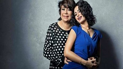 منة فضالي تفاجئ والدتها بمناسبة عيد الأم