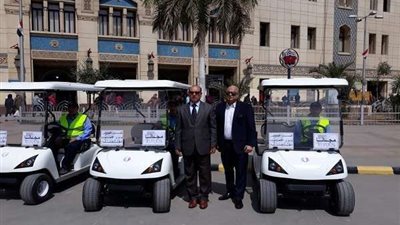 بالصور.. تشغيل سيارات جولف بمحطة مصر لنقل كبار السن مجانًا