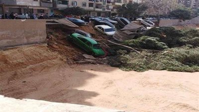 بالصور.. هبوط أرضي بشارع ابن النفيس في الحرفيين