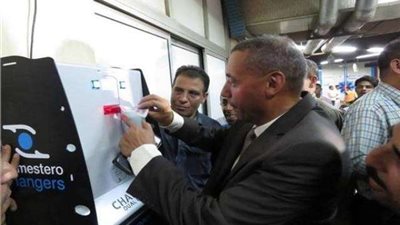 رئيس ”صك العملة”: ماكينة الفكة بالمترو لمنع التكدس على الشباك (فيديو)