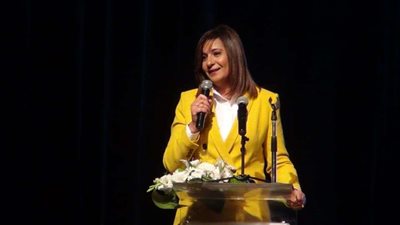 نبيلة مكرم لسيدات مصر: 