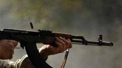 مجهولون يقتلون شابًا ويصيبون شقيقيه بالرصاص في أبو النمرس