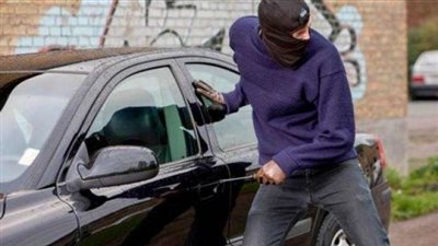 سقوط سائق سيارة مسروقة أثناء تغيير ملامحها بالفيوم