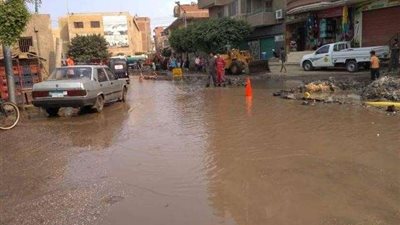 انفجار خط المياه الرئيسي بمدينة كفر شكر